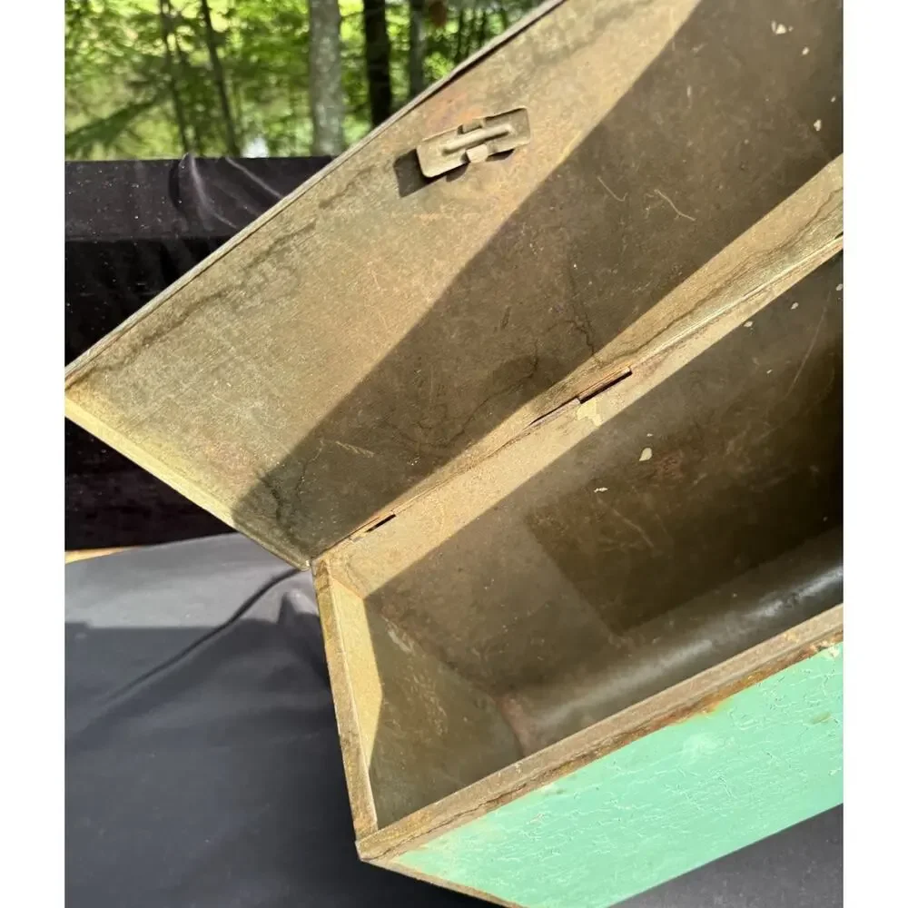 Vintage 1950’s Ransburg Metal Bread Box Locking Lid All Original